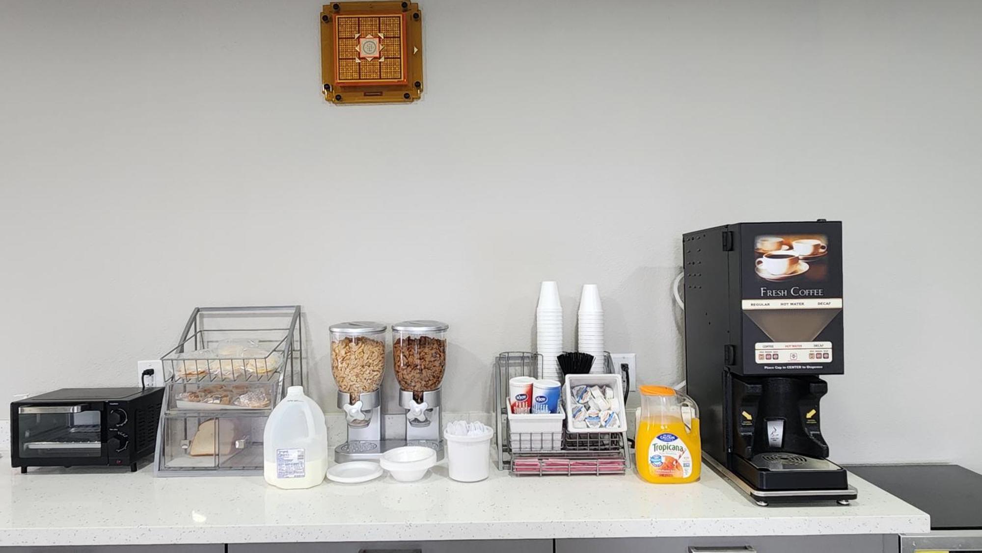 Scottish Inn & Suites Wharton エクステリア 写真