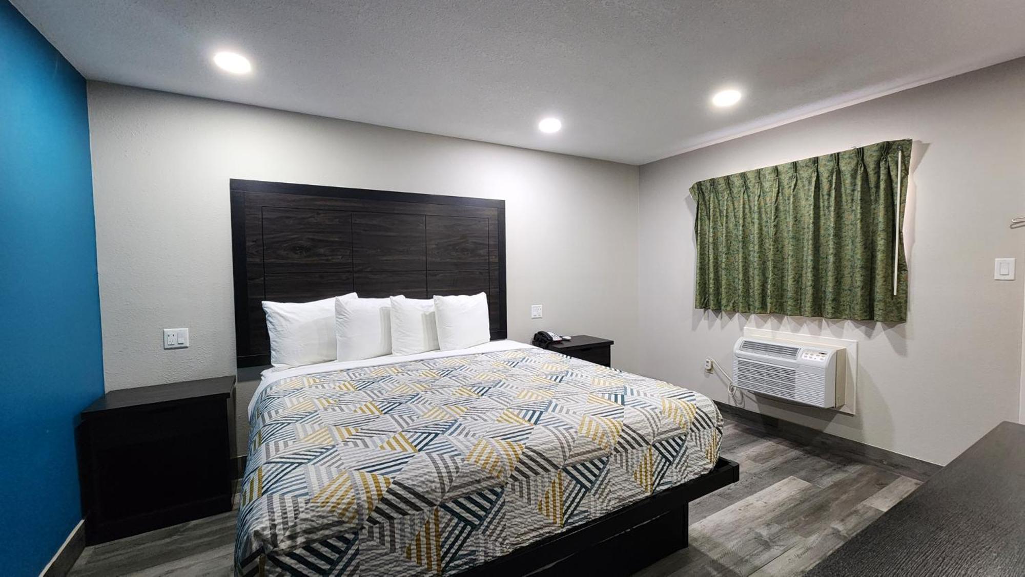 Scottish Inn & Suites Wharton エクステリア 写真
