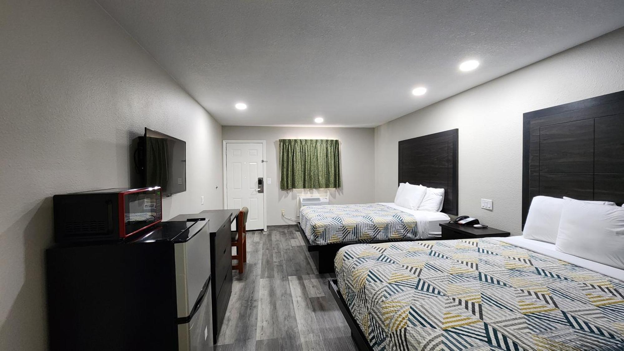 Scottish Inn & Suites Wharton エクステリア 写真