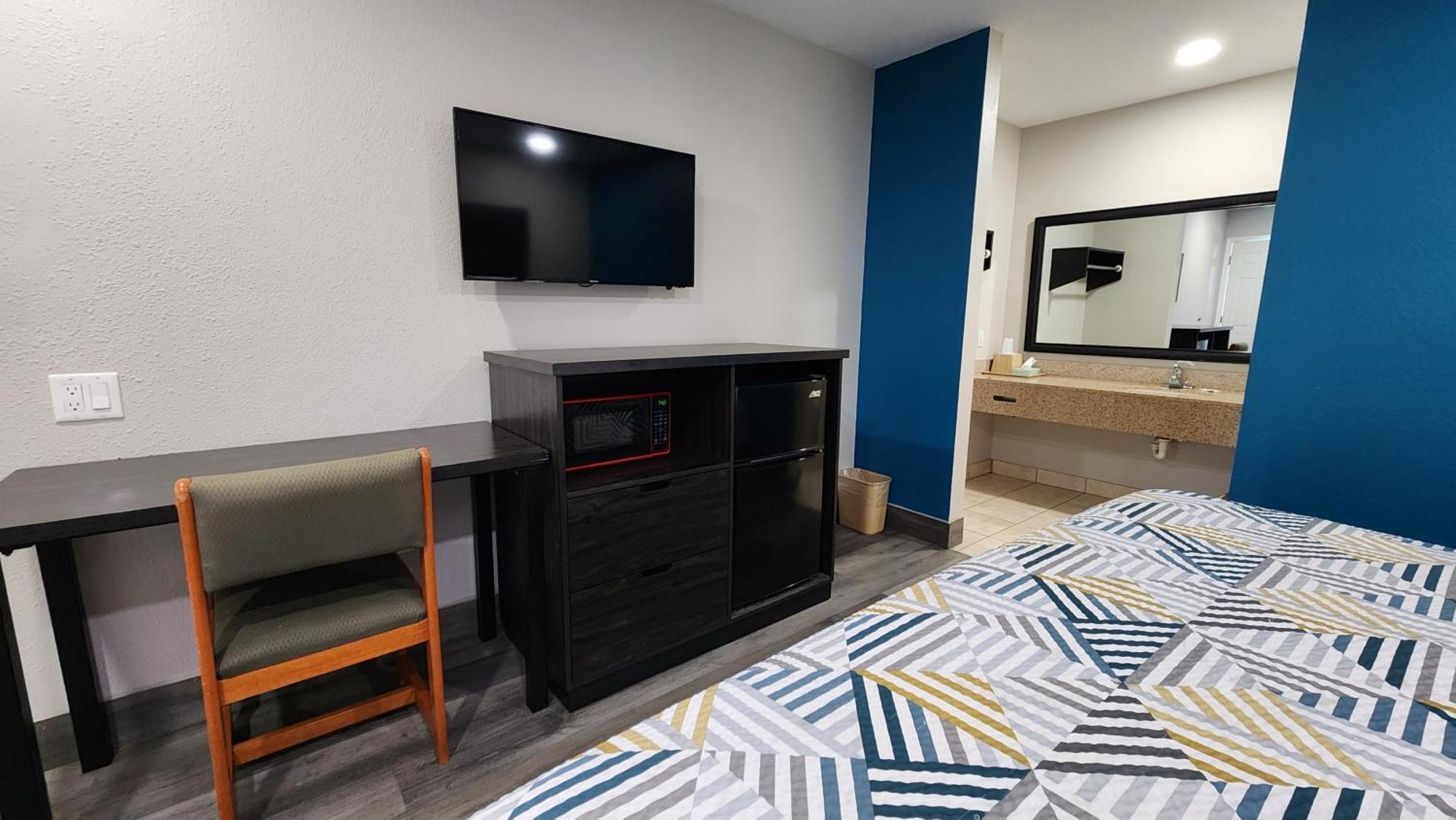 Scottish Inn & Suites Wharton エクステリア 写真